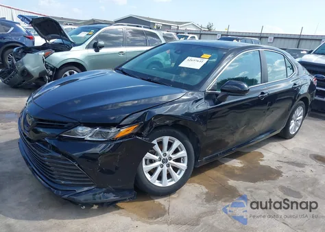 2019 Toyota Camry Le z USA, uszkodzony, nr VIN 4T1B11HK9KU723838